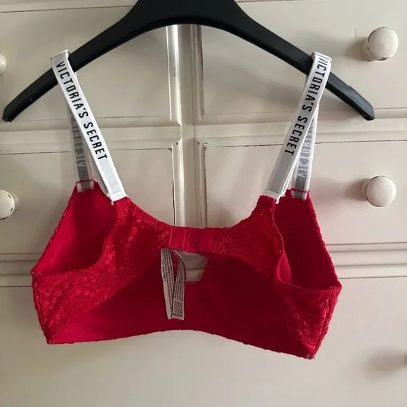 Victoria’s Secret Lace Bra - Picture 2 of 3